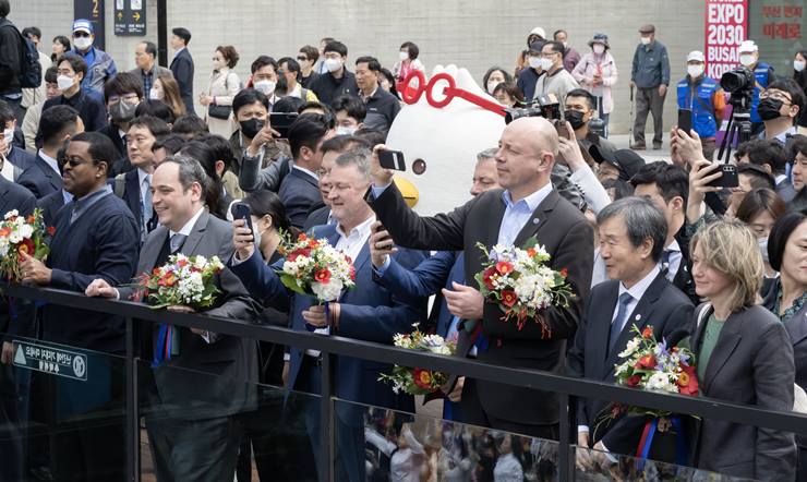 실사단 부산 방문 환영 행사(부산역 광장)01-부산일보